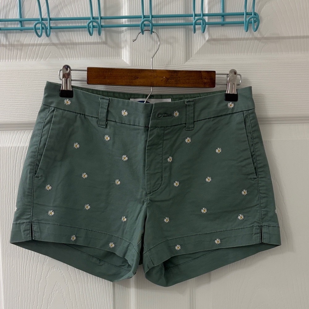Embroidered Daisy Green Women's Shorts